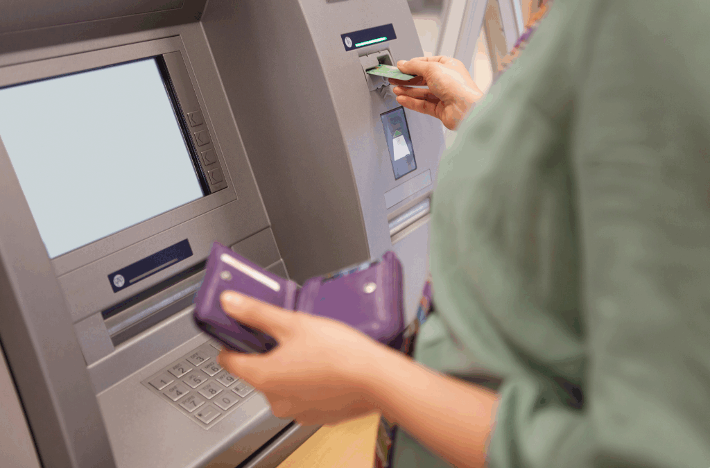 CECU alerta de los riesgos que supondría la OPA BBVA-Sabadell para las personas consumidoras