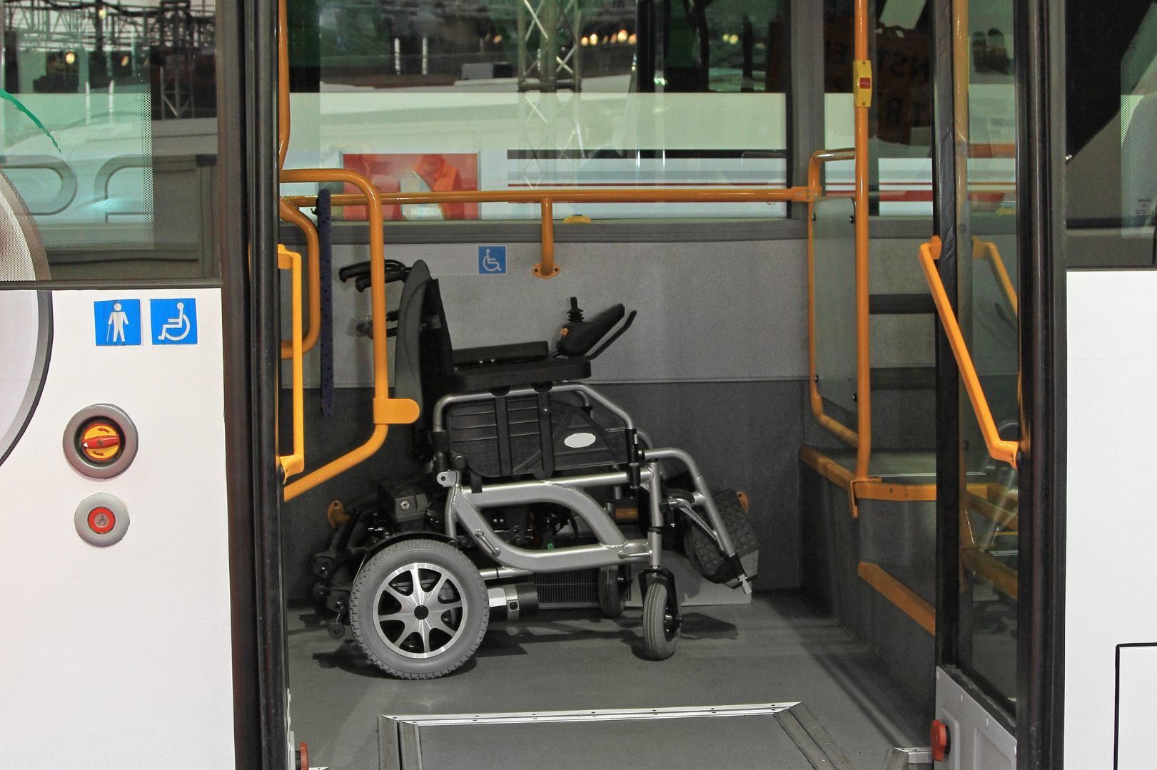 Tus derechos al viajar: guía para personas con discapacidad o movilidad reducida