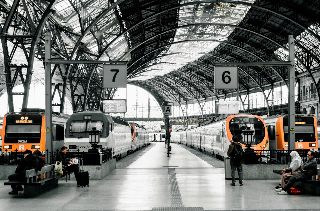 La Comisión Europea propone cambios en los viajes en tren: billete único, mayor transparencia en la venta y más derechos ante retrasos o cancelaciones
